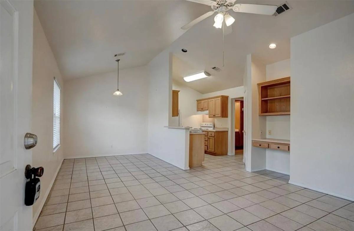 Apartment for rent at 427 Lindsey St #111, San Marcos, TX 78666