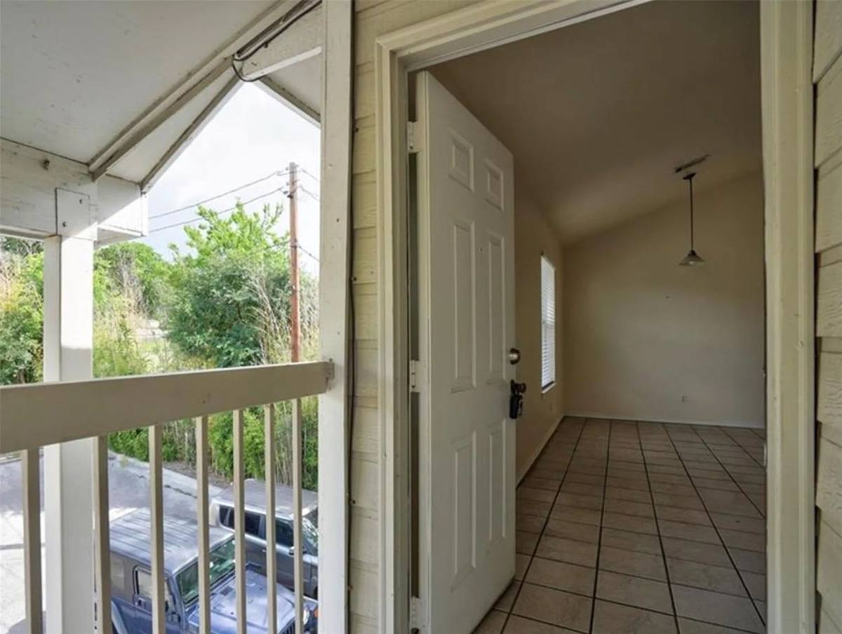Apartment for rent at 427 Lindsey St #111, San Marcos, TX 78666