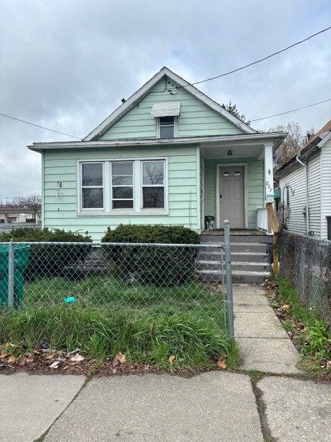 House for rent at 822 19th St, Niagara Falls, NY 14301
