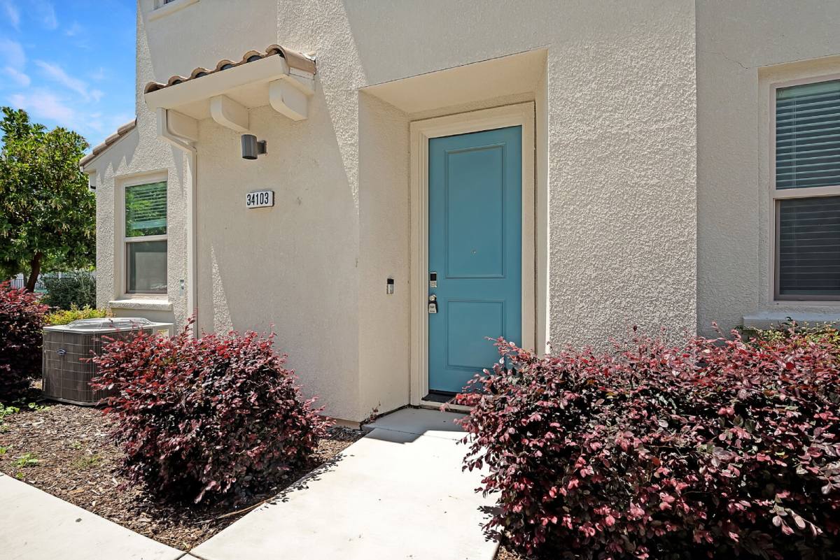 Townhouse for rent at 5301 E Commerce Way #34103, Sacramento, CA 95835
