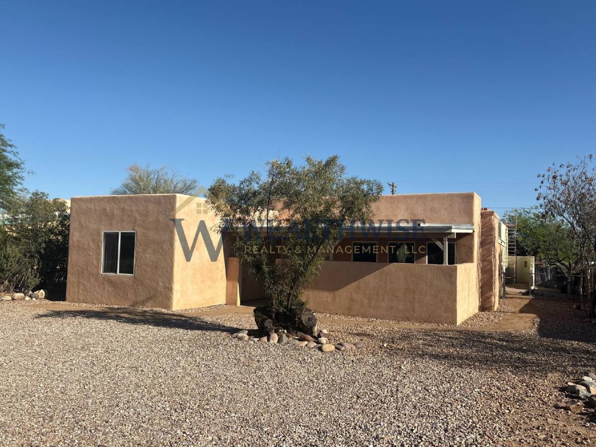 Townhouse for rent at 216 E Waverly St, Tucson, AZ 85705