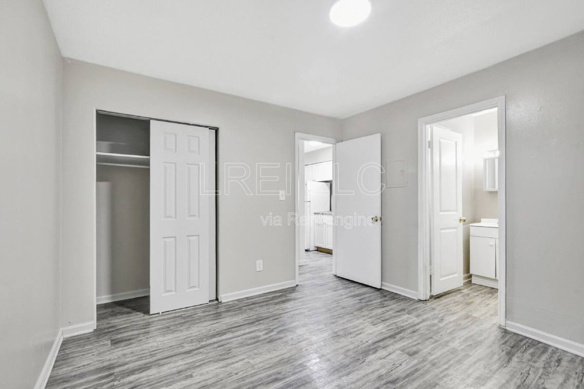 Apartment for rent at 4311 Norbrook Dr, Louisville, KY 40218