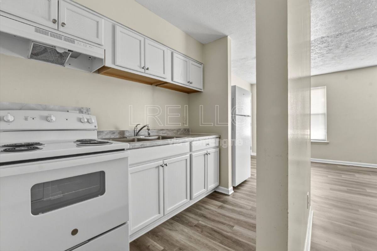 Apartment for rent at 4311 Norbrook Dr, Louisville, KY 40218
