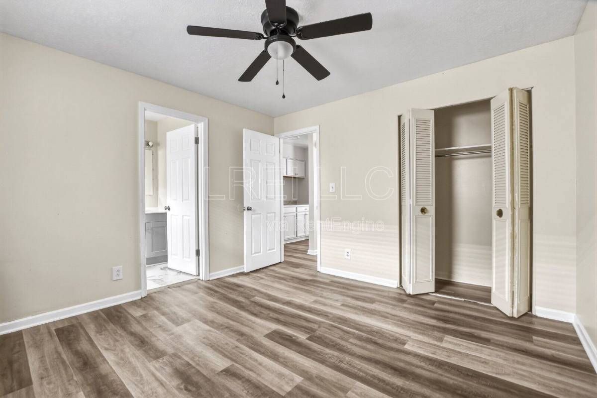 Apartment for rent at 4311 Norbrook Dr, Louisville, KY 40218