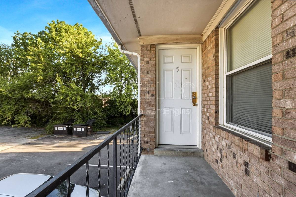 Apartment for rent at 4311 Norbrook Dr, Louisville, KY 40218