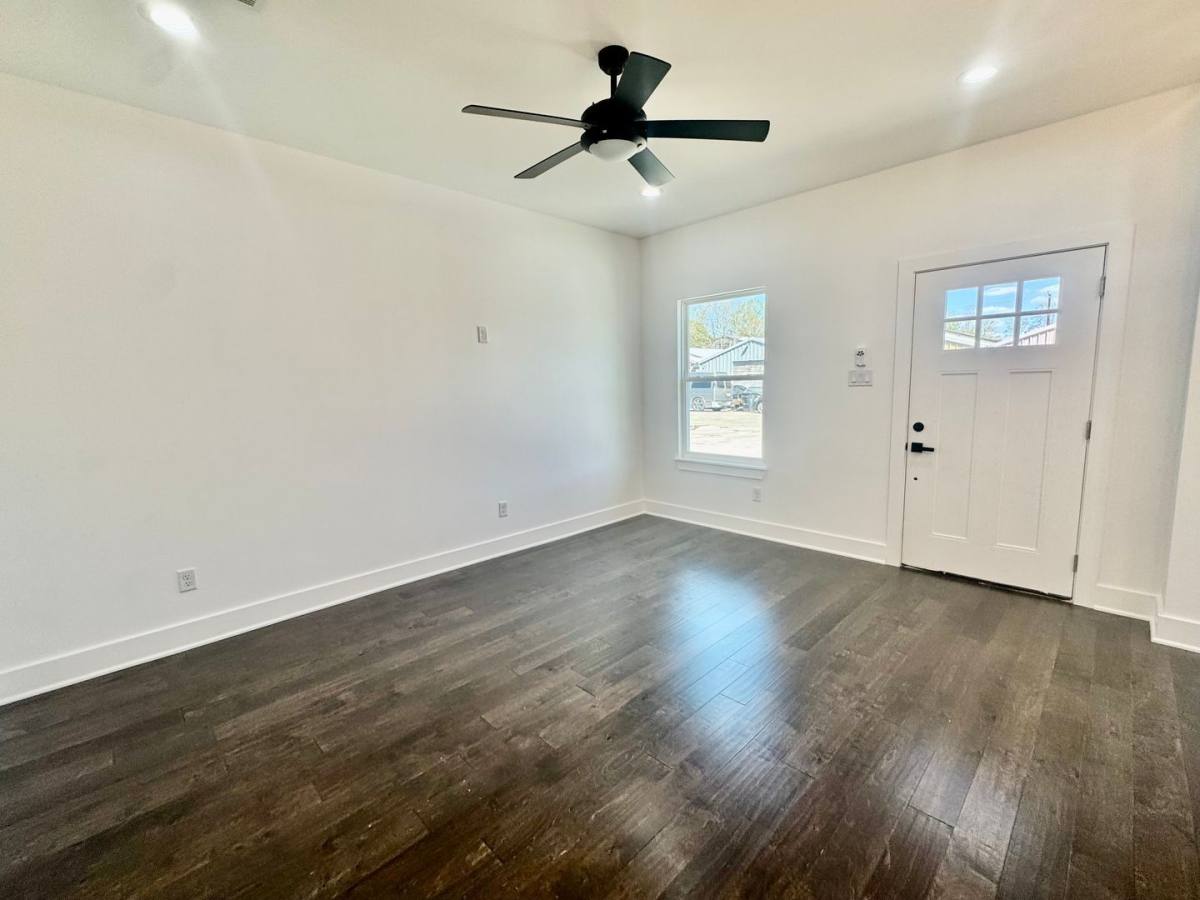 Apartment for rent at 6928 Paris St, Houston, TX 77021