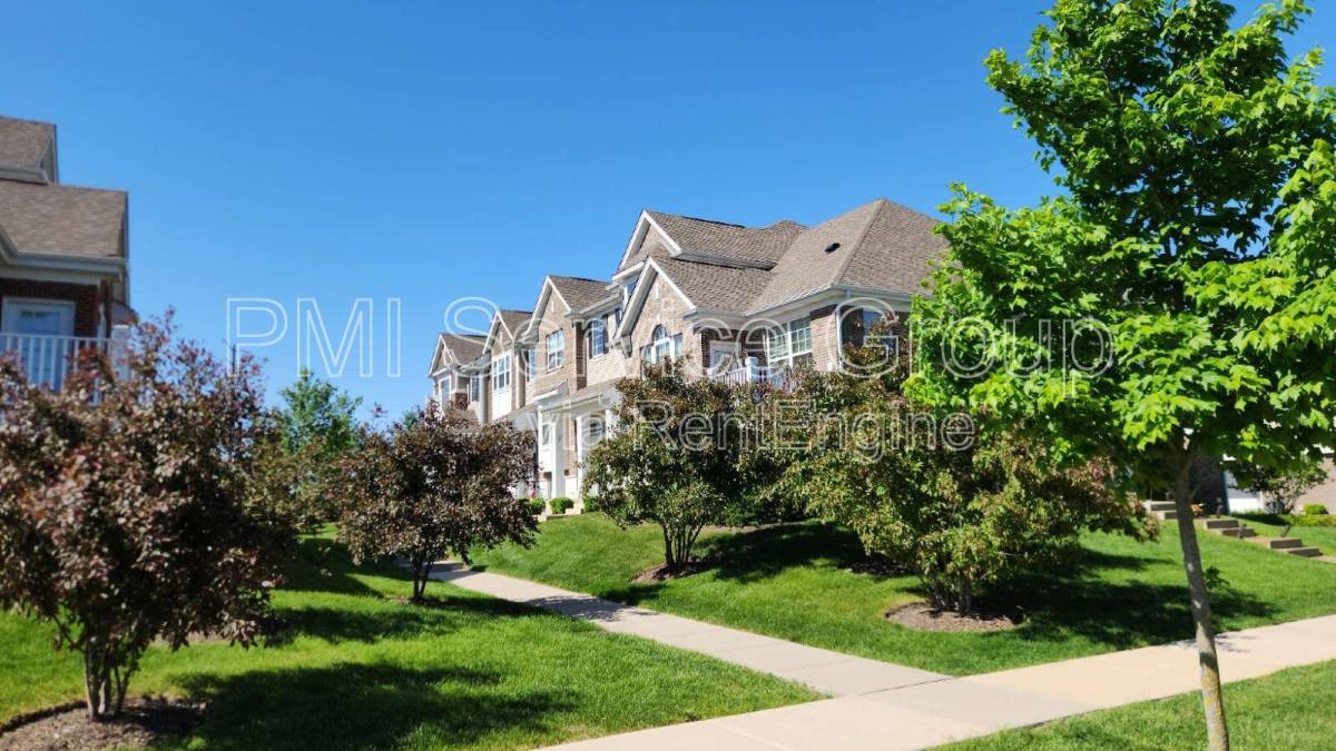 Townhouse for rent at 4444 Monroe Court, Naperville, IL 60564