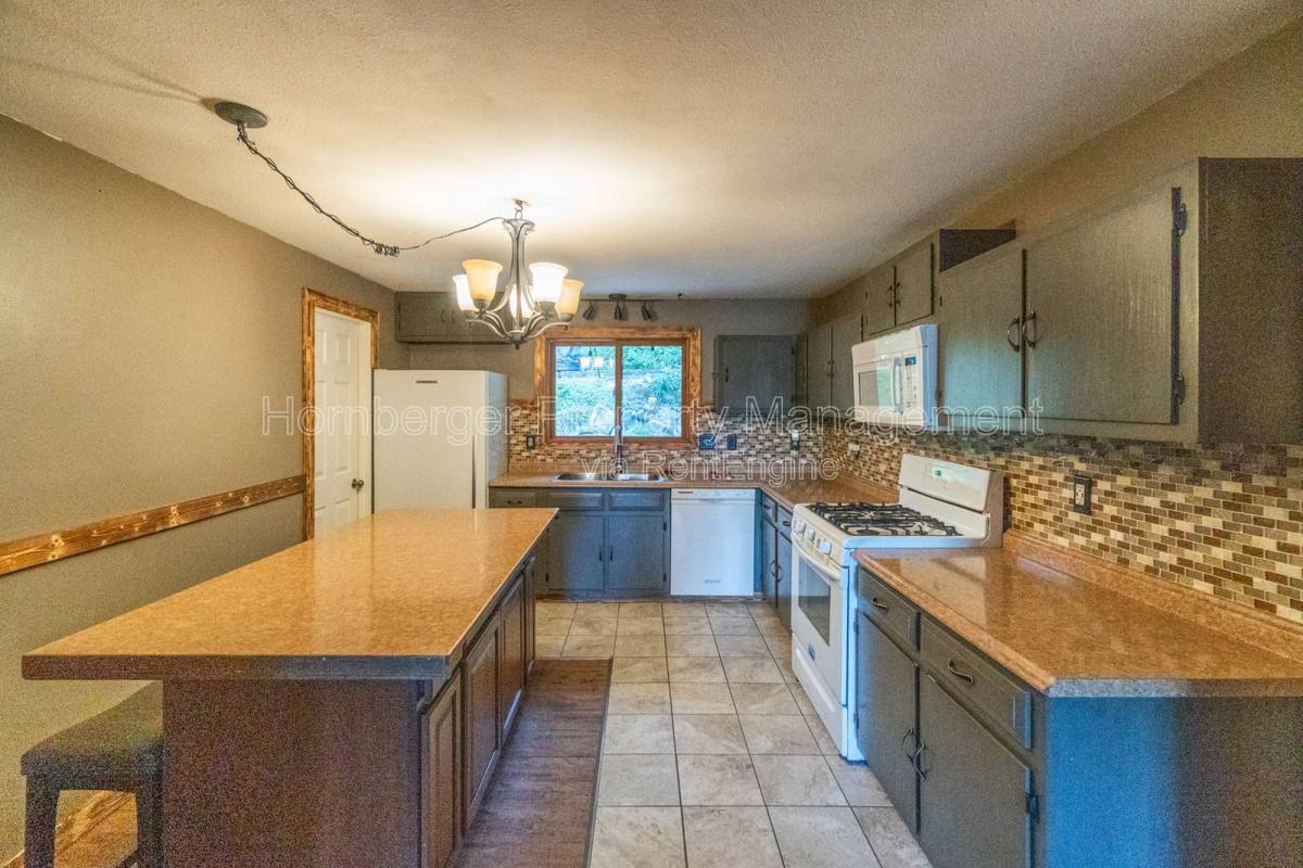 House for rent at 1407 W Spring Lane, Spokane, WA 99218