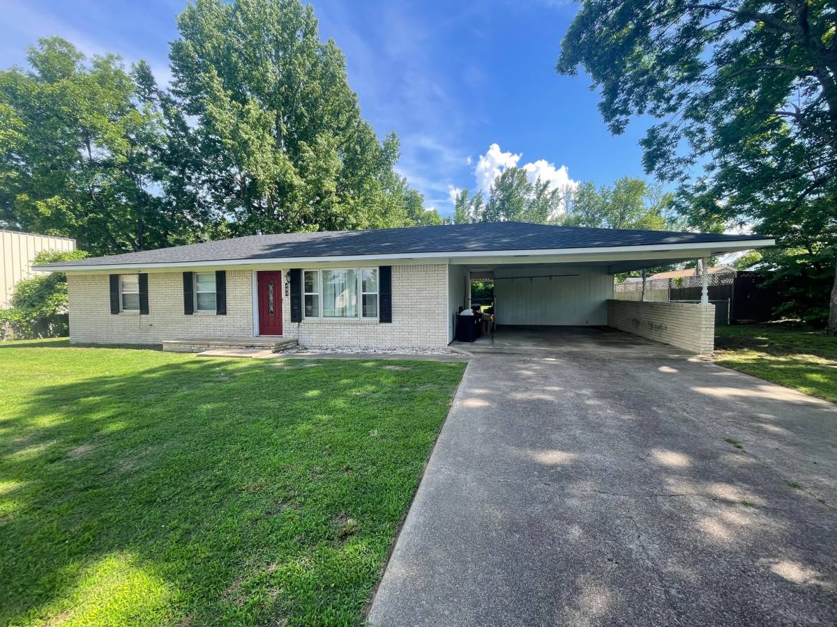 House for rent at 405 Eagle Gap Ave, Mena, AR 71953