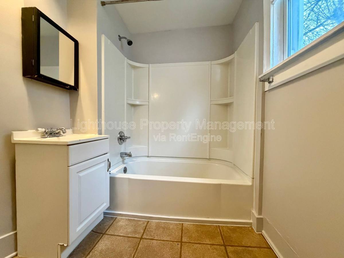 Apartment for rent at 1515 Hoyt St #1, Muskegon, MI 49442