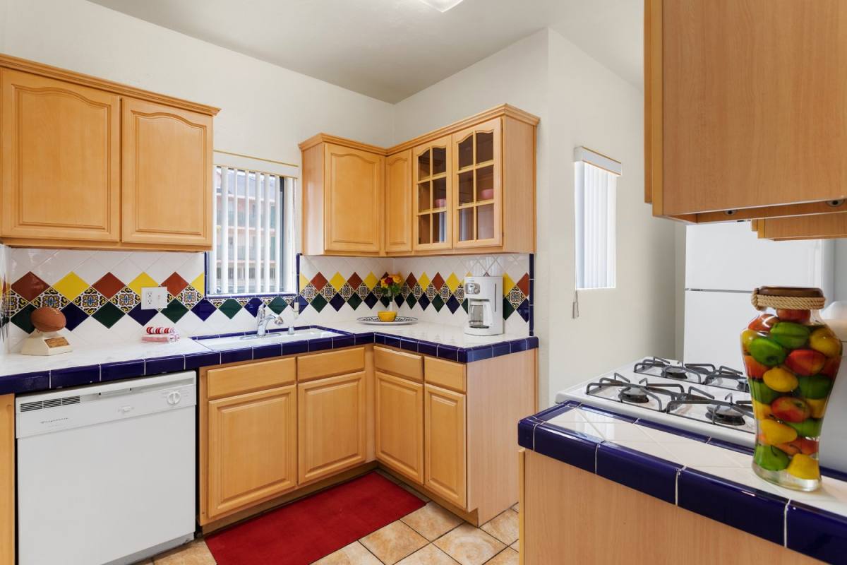 Apartment for rent at 2623 Ellendale Place #11, Los Angeles, CA 90007
