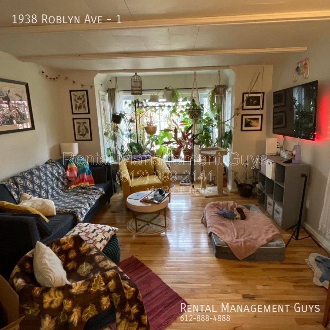 Apartment for rent at 1938 Roblyn Ave #1, Saint Paul, MN 55104
