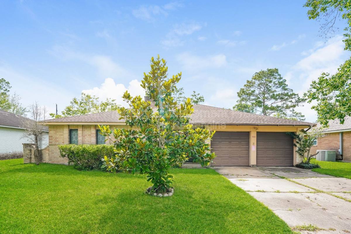 House for rent at 500 Stoneledge Dr, Friendswood, TX 77546