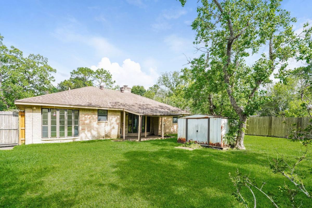 House for rent at 500 Stoneledge Dr, Friendswood, TX 77546