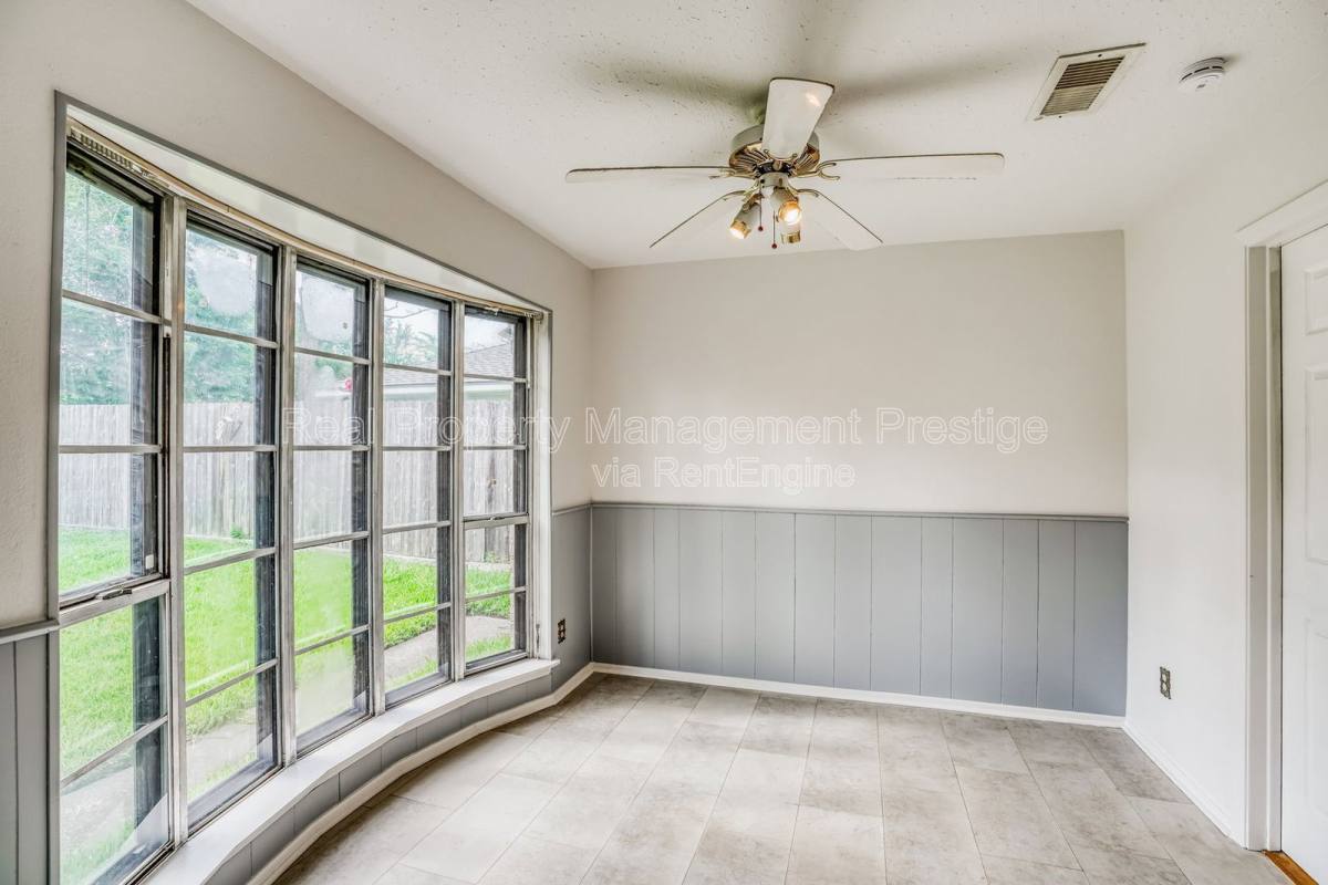 House for rent at 500 Stoneledge Dr, Friendswood, TX 77546