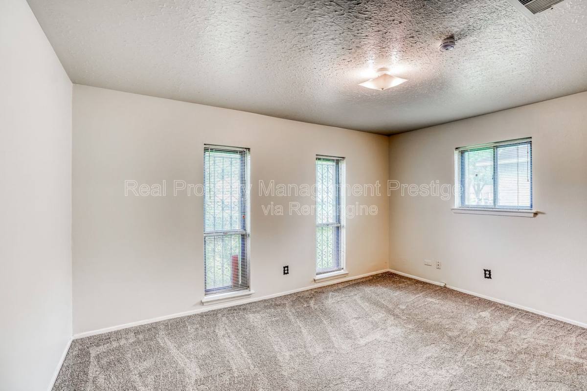 House for rent at 500 Stoneledge Dr, Friendswood, TX 77546