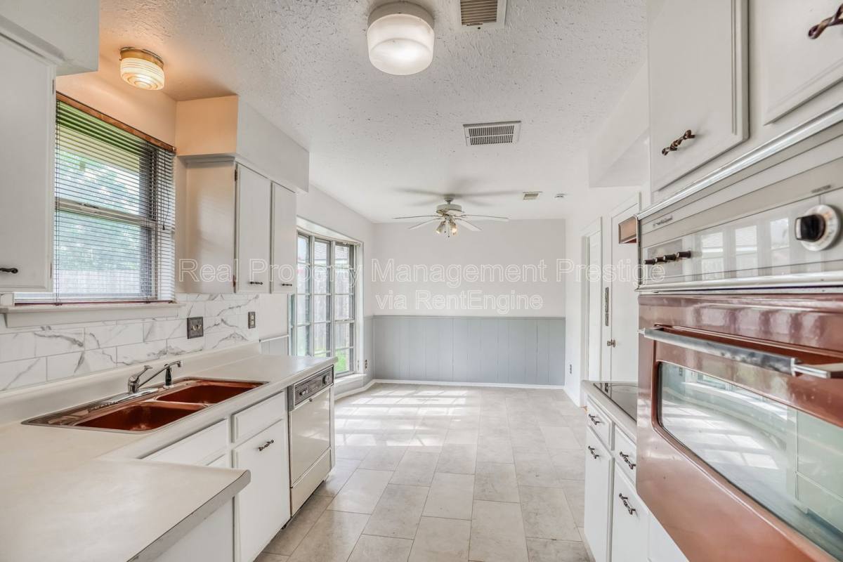 House for rent at 500 Stoneledge Dr, Friendswood, TX 77546