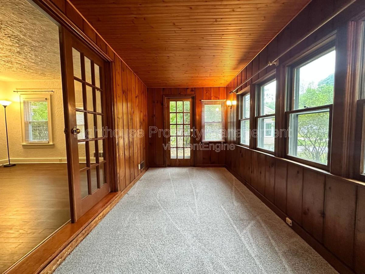 House for rent at 722 N Gordon St, Marshall, MI 49068