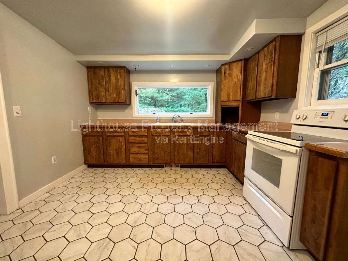 House for rent at 722 N Gordon St, Marshall, MI 49068