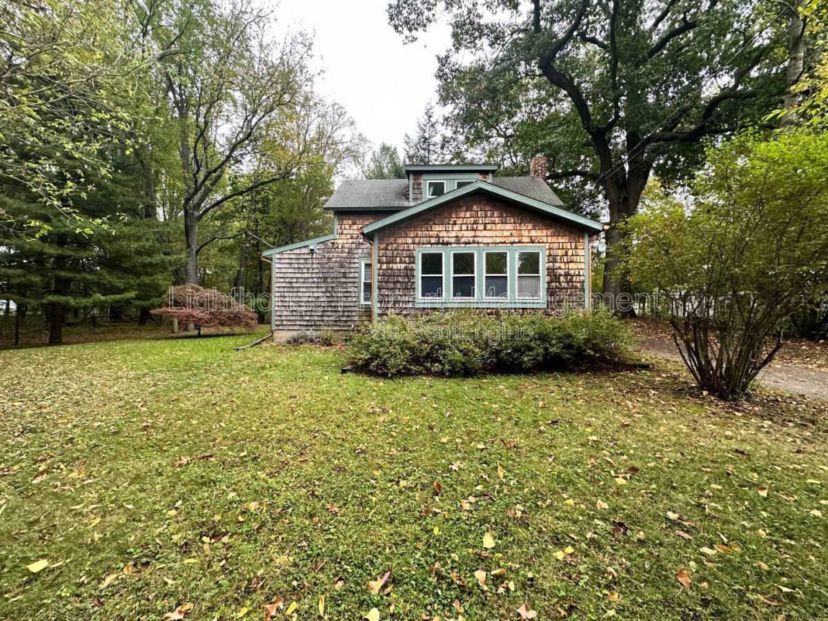 House for rent at 722 N Gordon St, Marshall, MI 49068