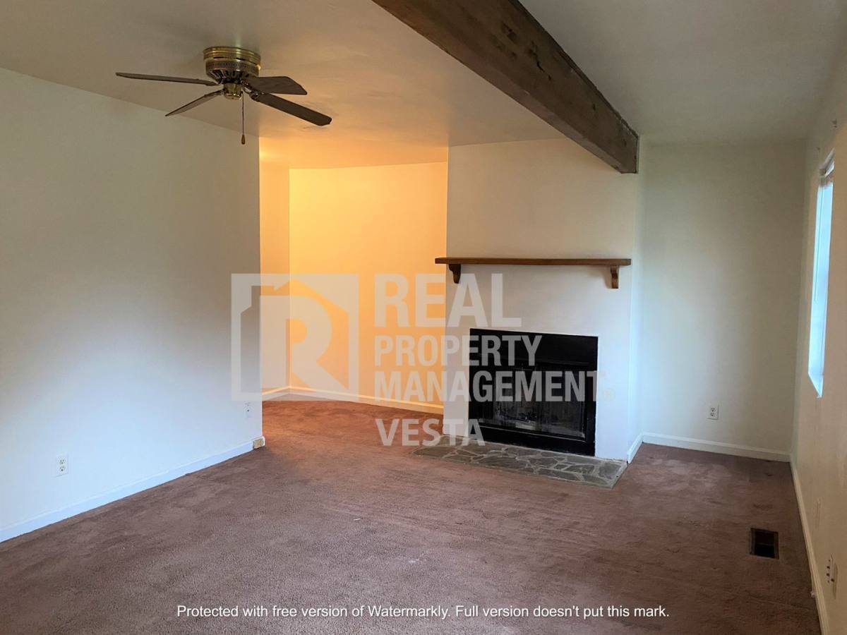 House for rent at 627 Maplewood Dr, Bonaire, GA 31005