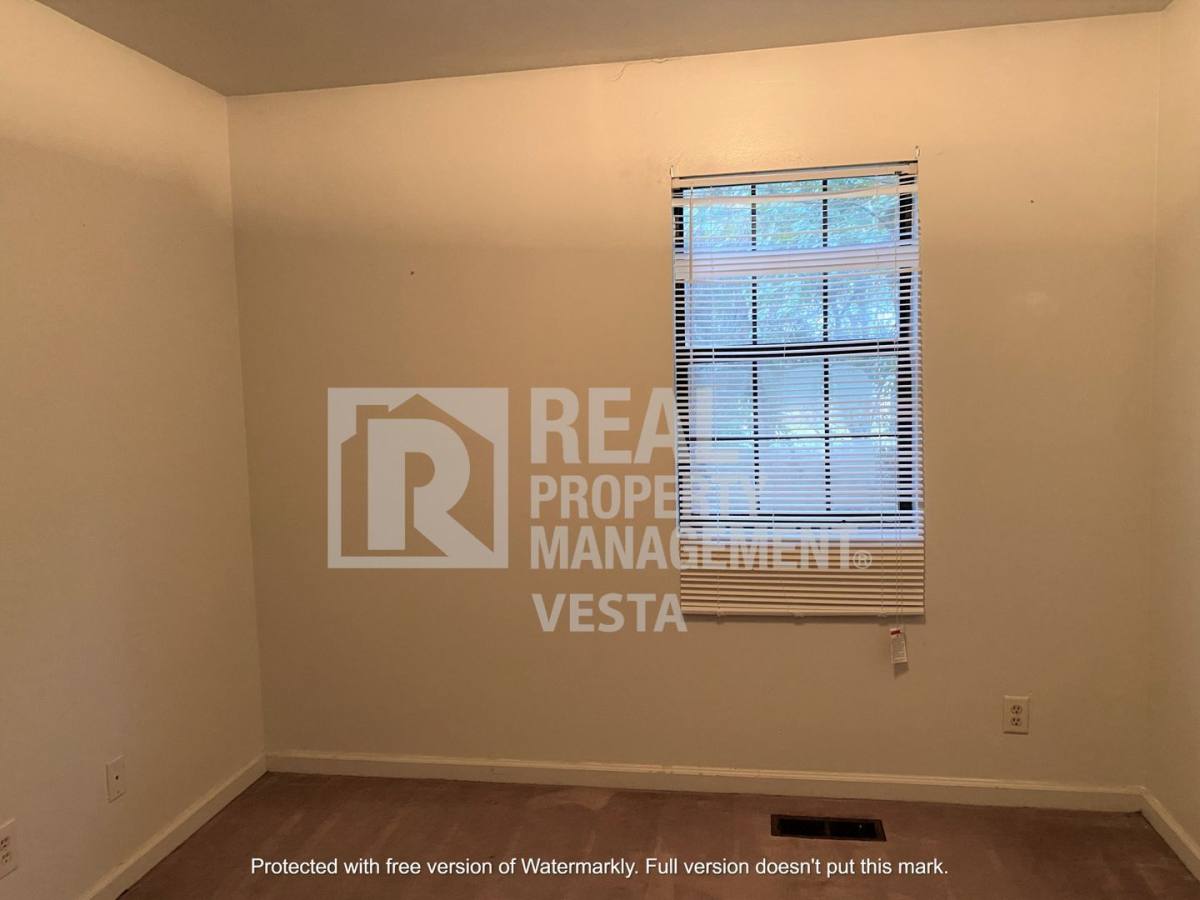 House for rent at 627 Maplewood Dr, Bonaire, GA 31005