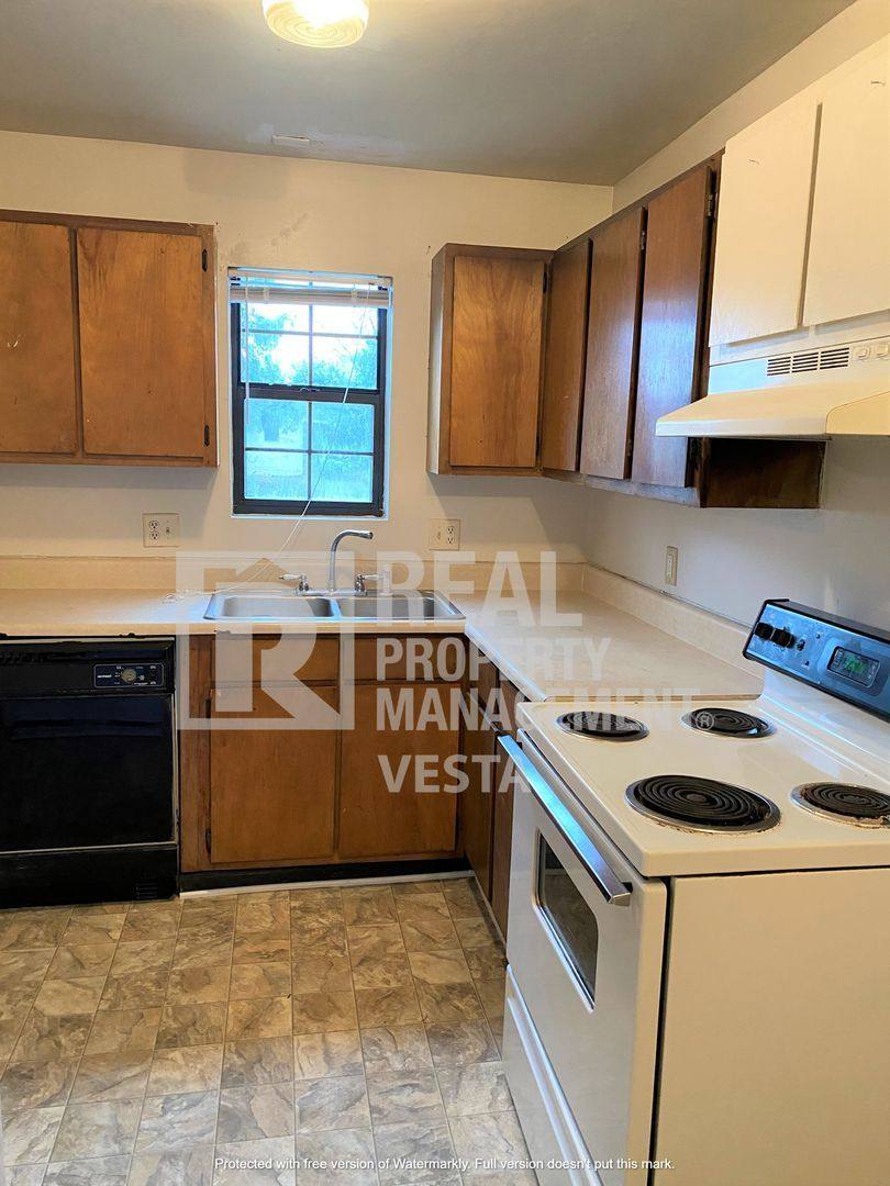 House for rent at 627 Maplewood Dr, Bonaire, GA 31005