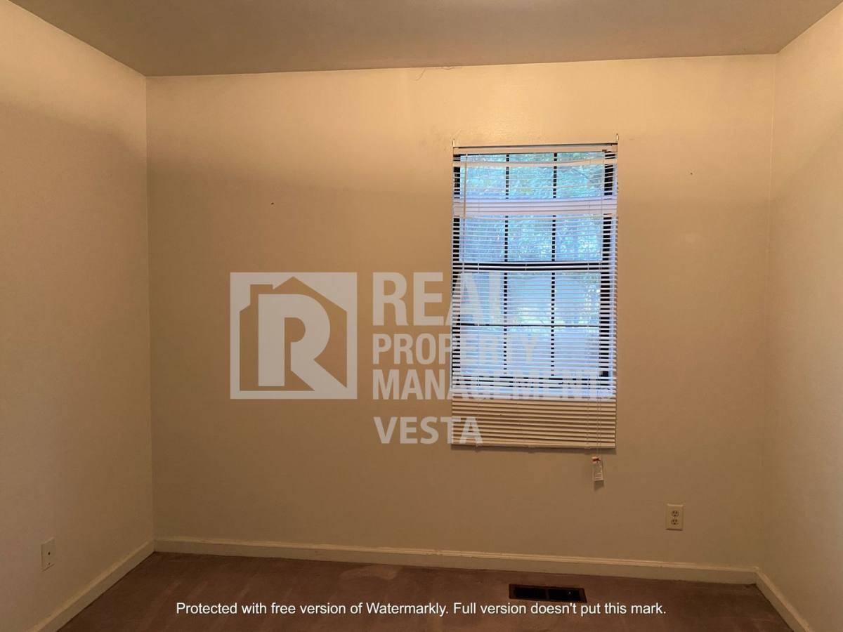 House for rent at 627 Maplewood Dr, Bonaire, GA 31005