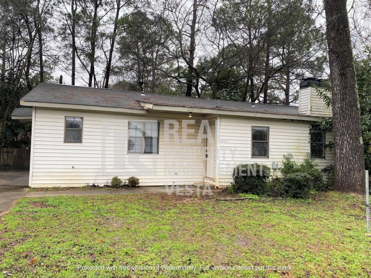 House for rent at 627 Maplewood Dr, Bonaire, GA 31005