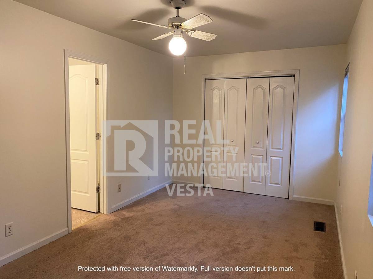 House for rent at 627 Maplewood Dr, Bonaire, GA 31005