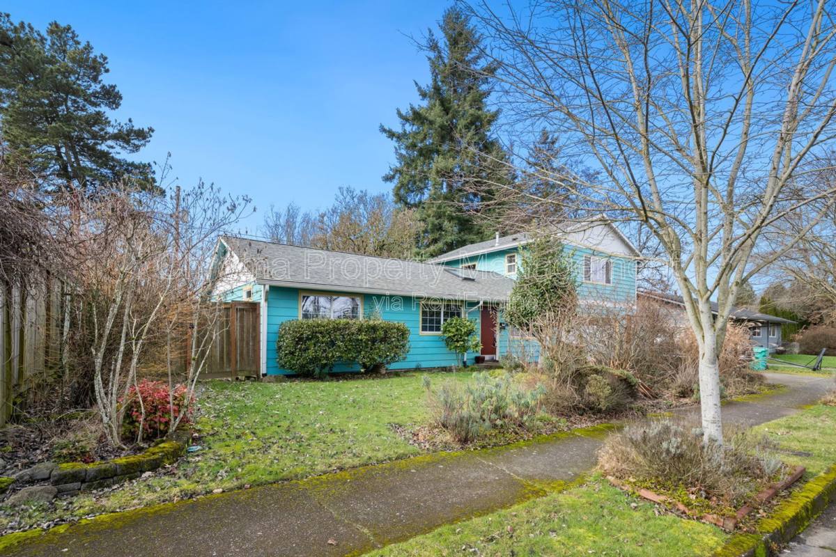 Apartment for rent at 8715 N Washburne Ave #A, Portland, OR 97217