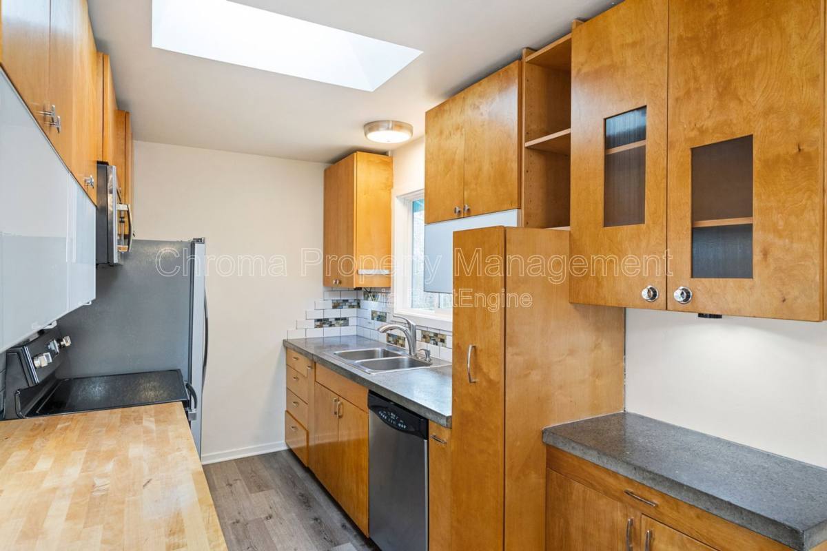 Apartment for rent at 8715 N Washburne Ave #A, Portland, OR 97217