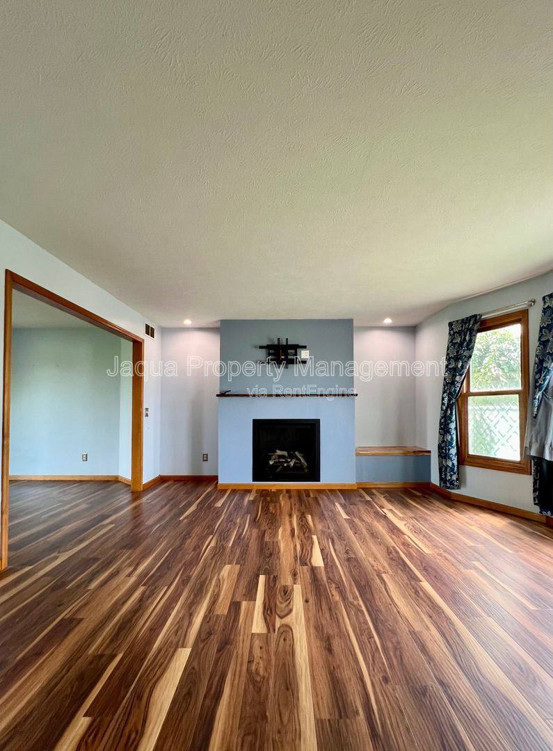 House for rent at 53641 Rolling Meadow Blvd, Paw Paw, MI 49079
