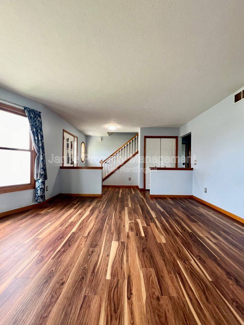 House for rent at 53641 Rolling Meadow Blvd, Paw Paw, MI 49079