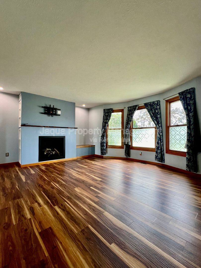 House for rent at 53641 Rolling Meadow Blvd, Paw Paw, MI 49079