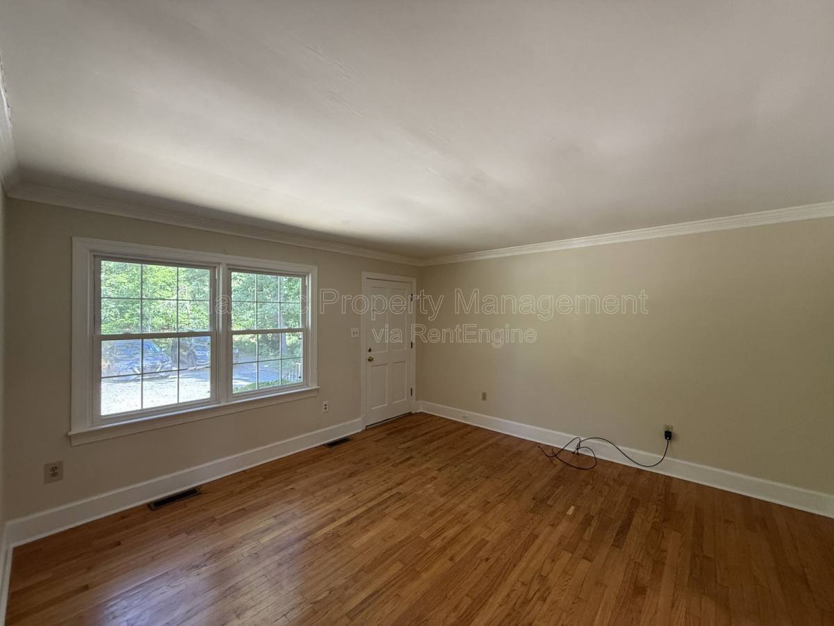Apartment for rent at 216 W Broaddus Ave, Bowling Green, VA 22427