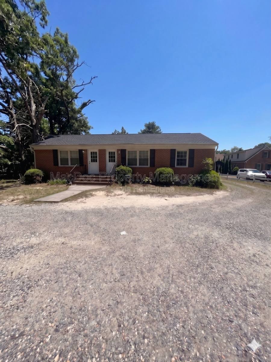 Apartment for rent at 216 W Broaddus Ave, Bowling Green, VA 22427