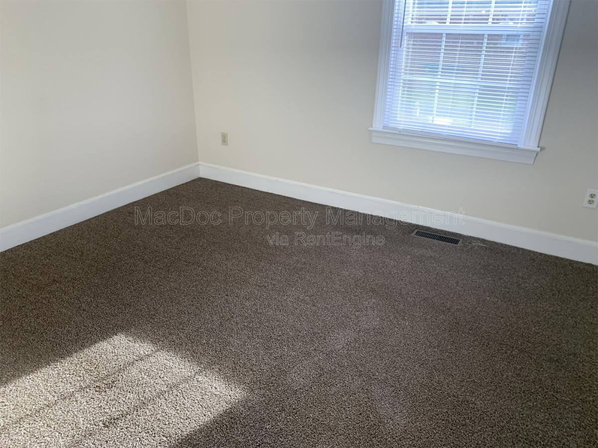 Apartment for rent at 216 W Broaddus Ave, Bowling Green, VA 22427