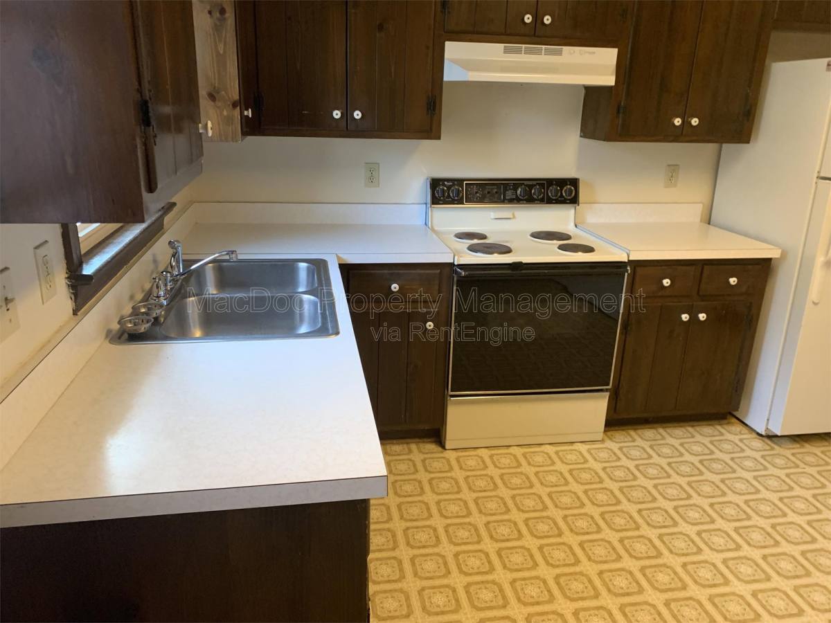 Apartment for rent at 216 W Broaddus Ave, Bowling Green, VA 22427