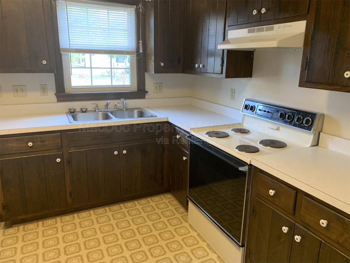 Apartment for rent at 216 W Broaddus Ave, Bowling Green, VA 22427