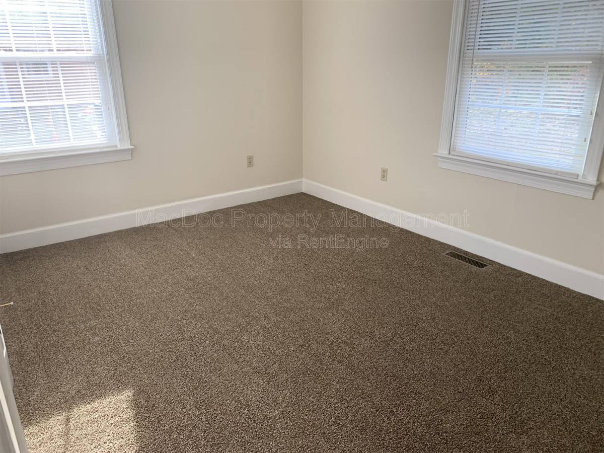 Apartment for rent at 216 W Broaddus Ave, Bowling Green, VA 22427