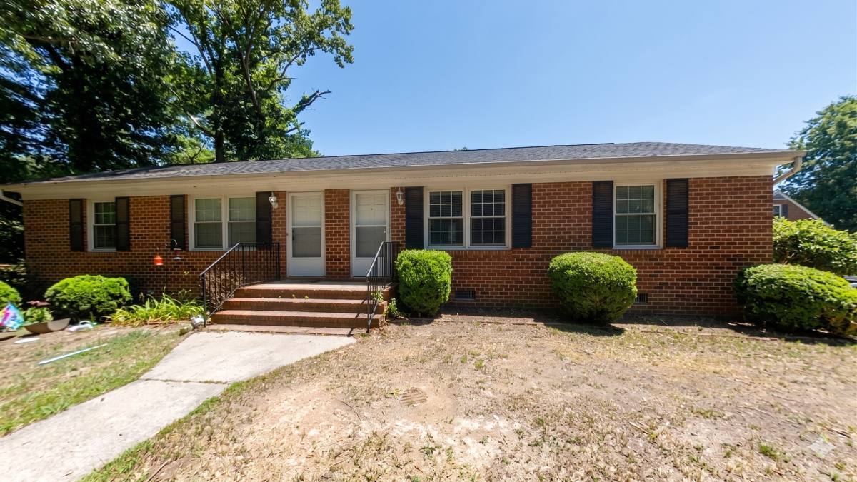 Apartment for rent at 216 W Broaddus Ave, Bowling Green, VA 22427