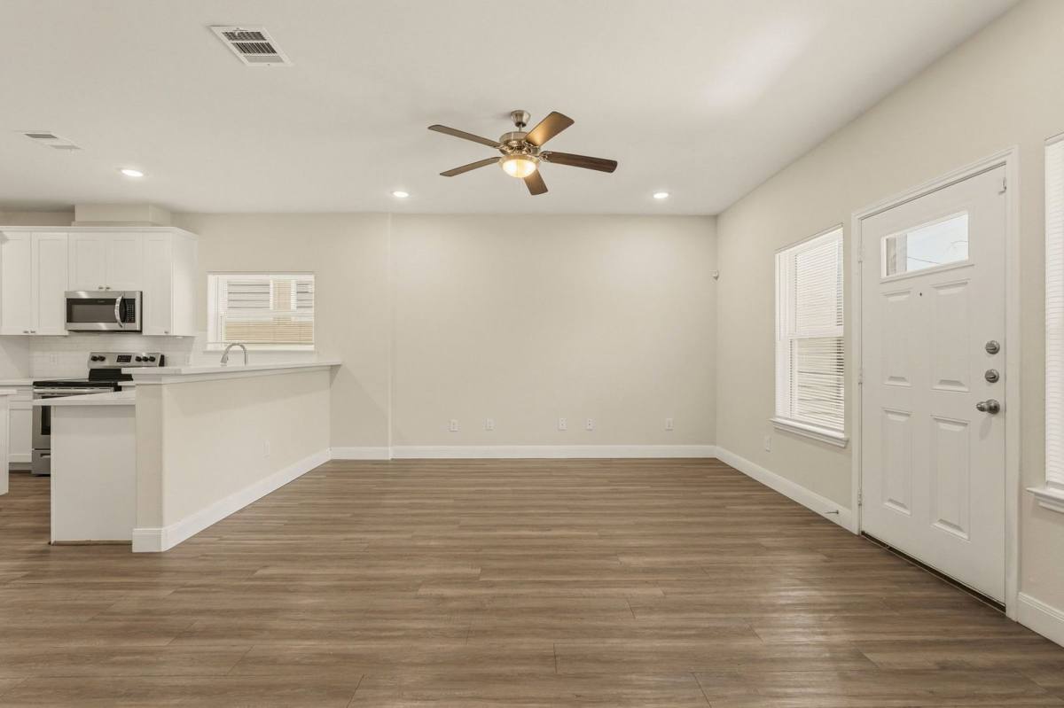 Apartment for rent at 2218 Bringhurst St #B, Houston, TX 77026
