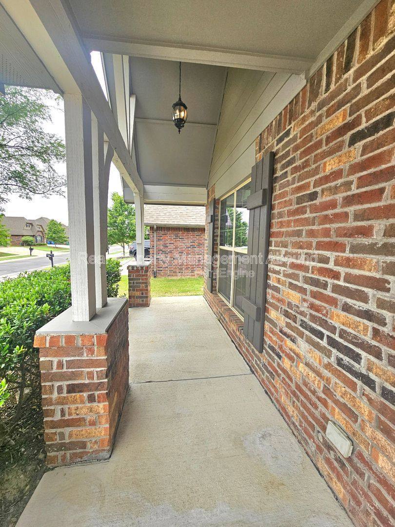 House for rent at 14727 S Urbana Ave, Bixby, OK 74008