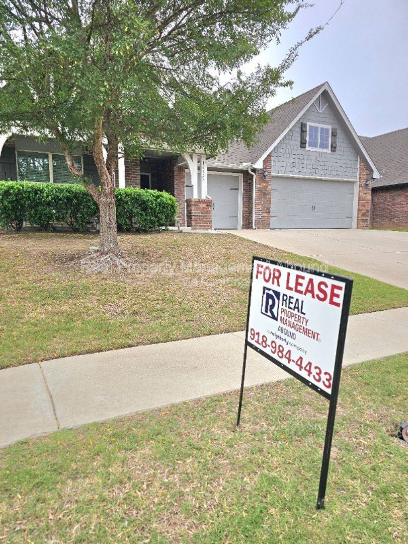 House for rent at 14727 S Urbana Ave, Bixby, OK 74008
