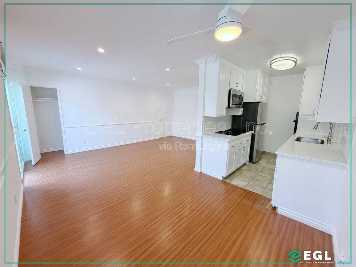 Apartment for rent at 1032 N Gardner St #17, Los Angeles, CA 90046
