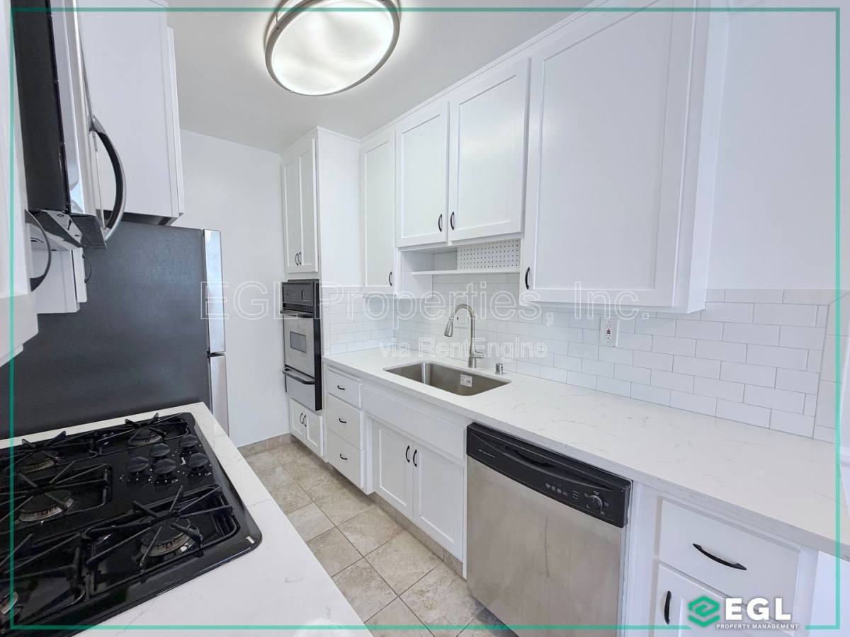 Apartment for rent at 1032 N Gardner St #17, Los Angeles, CA 90046