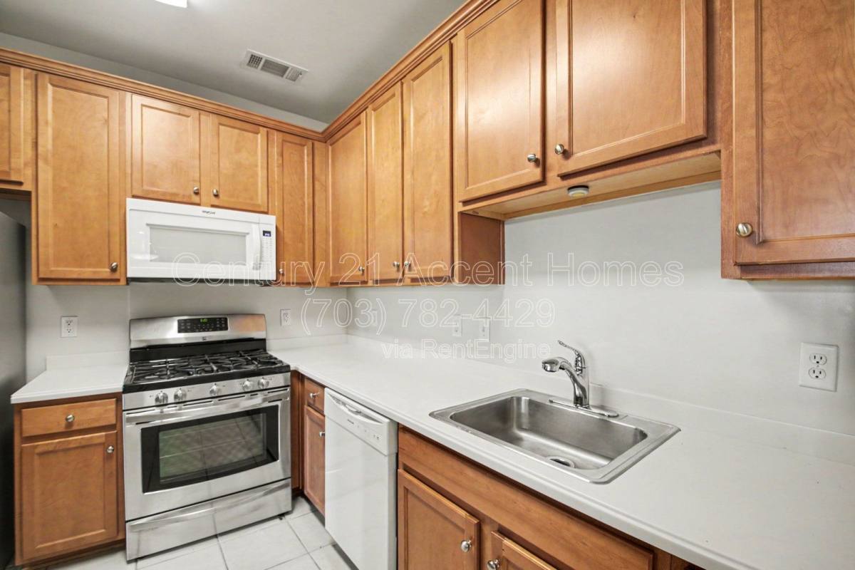 Apartment for rent at 1641 Ladue Court #102, Woodbridge, VA 22191