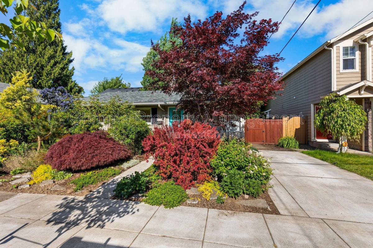 House for rent at 7676 N Mississippi Ave, Portland, OR 97217
