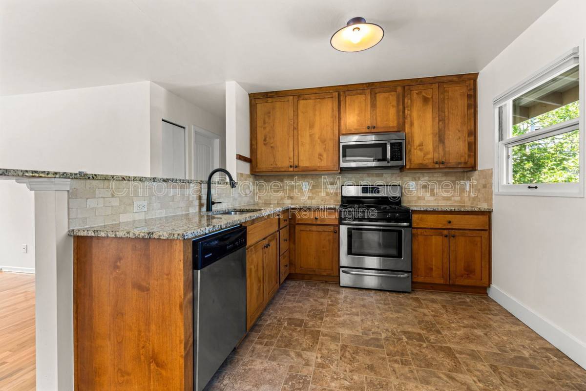 House for rent at 7676 N Mississippi Ave, Portland, OR 97217
